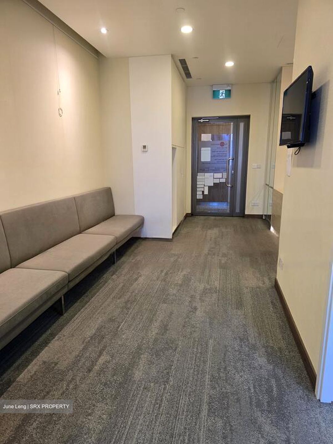 Connexion (D8), Retail #569178971